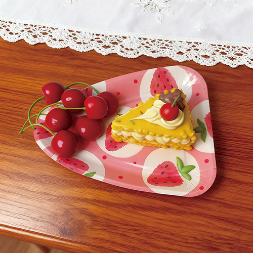 Eco-Friendly Heart-Shaped Paper Plates